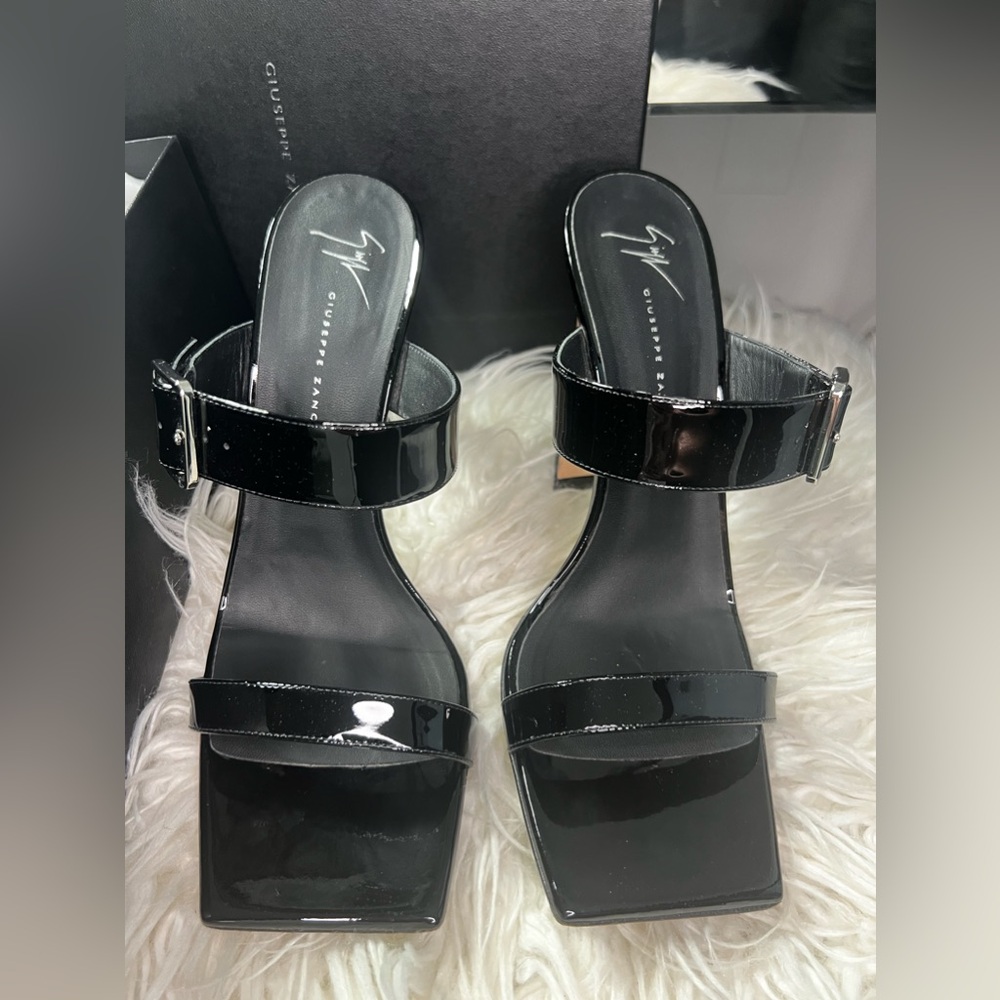 Giuseppe Zanotti
Musa buckled 105mm mules - Picture 5 of 8